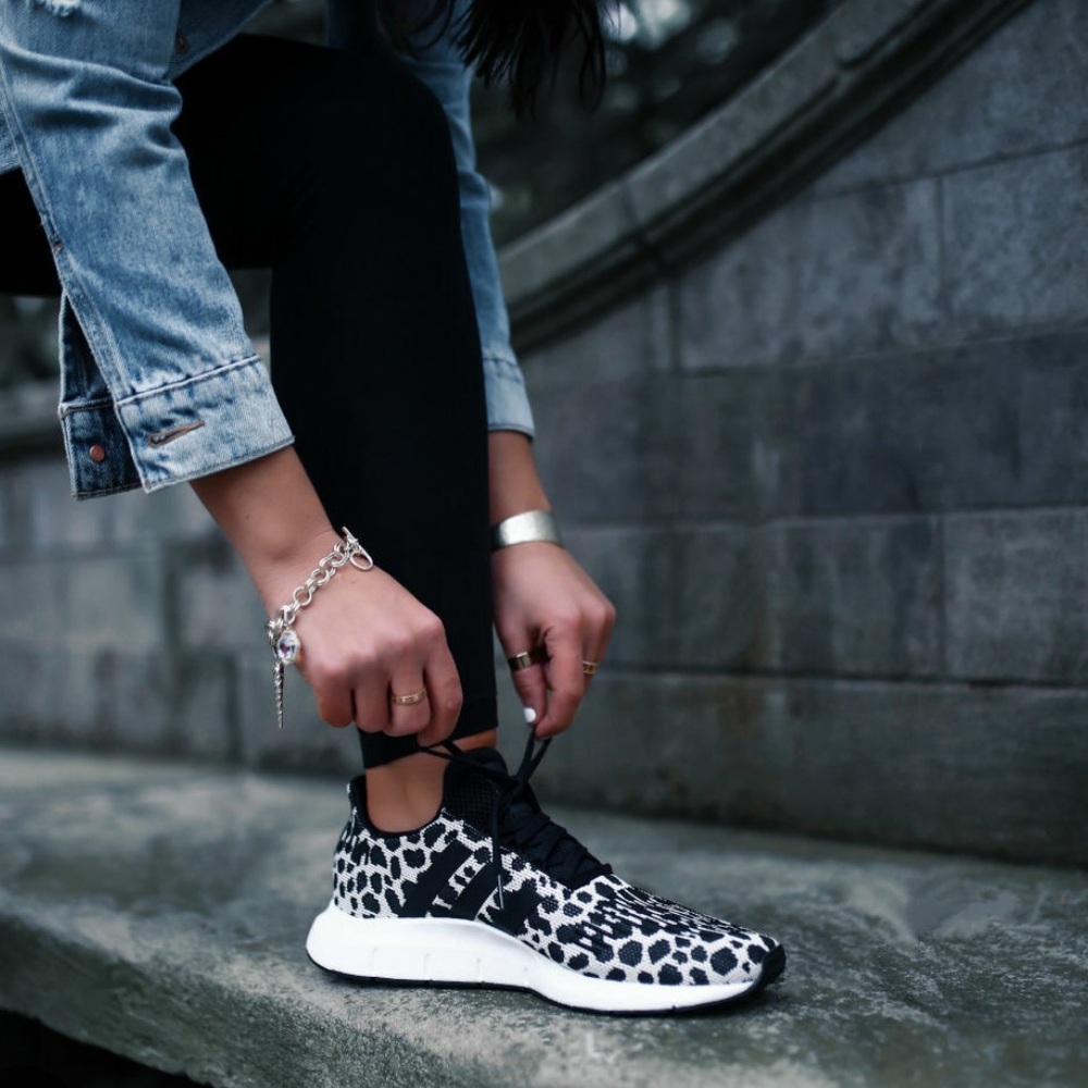 Adidas Women's leopard Black and White Sneakers size 6.5 - Picture 4 of 5